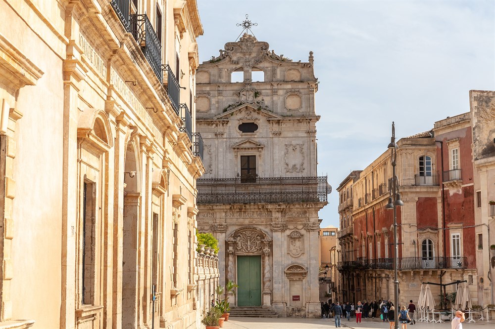 img:https://www.thethinkingtraveller.com/media/Resized/SICILY%20local%20areas/Siracusa/MAY18/1000/TTT_Sicily_Ortigia_MAY18_4.jpg